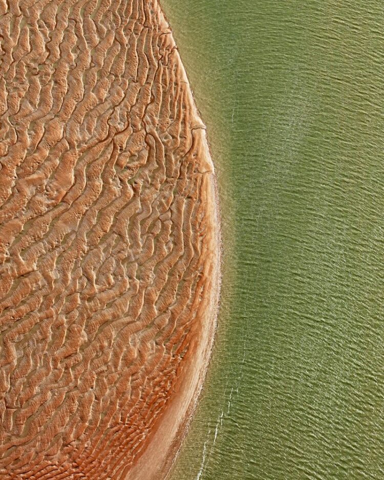 'GIRT BY SEA 040'